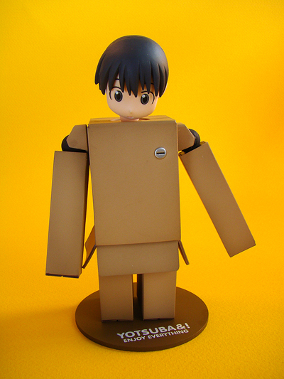 revoltech-danbo-figure-04.jpg