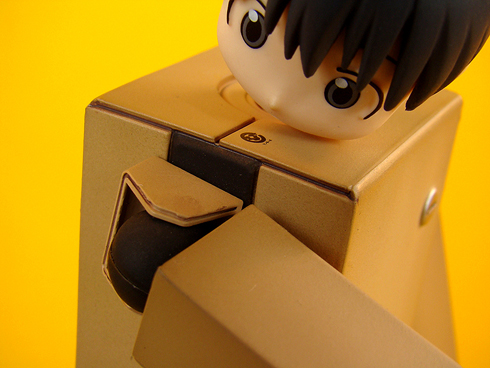 revoltech-danbo-figure-10.jpg