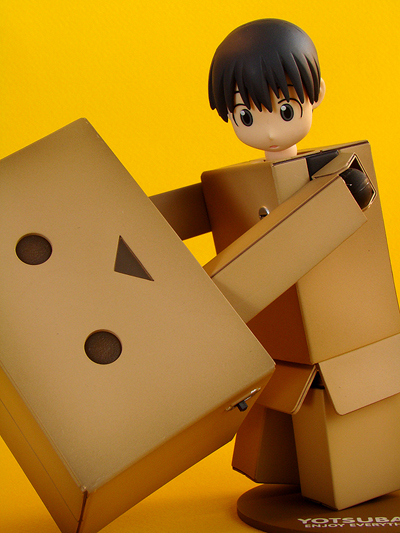 revoltech-danbo-figure-22.jpg